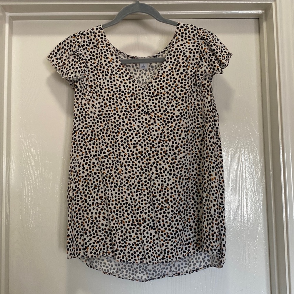 Medium size casual cheetah print dress shirt